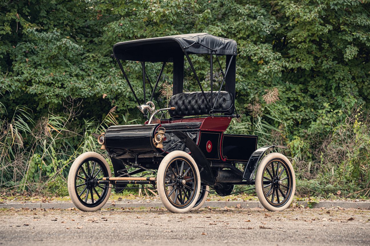 Oldsmobile curved dash