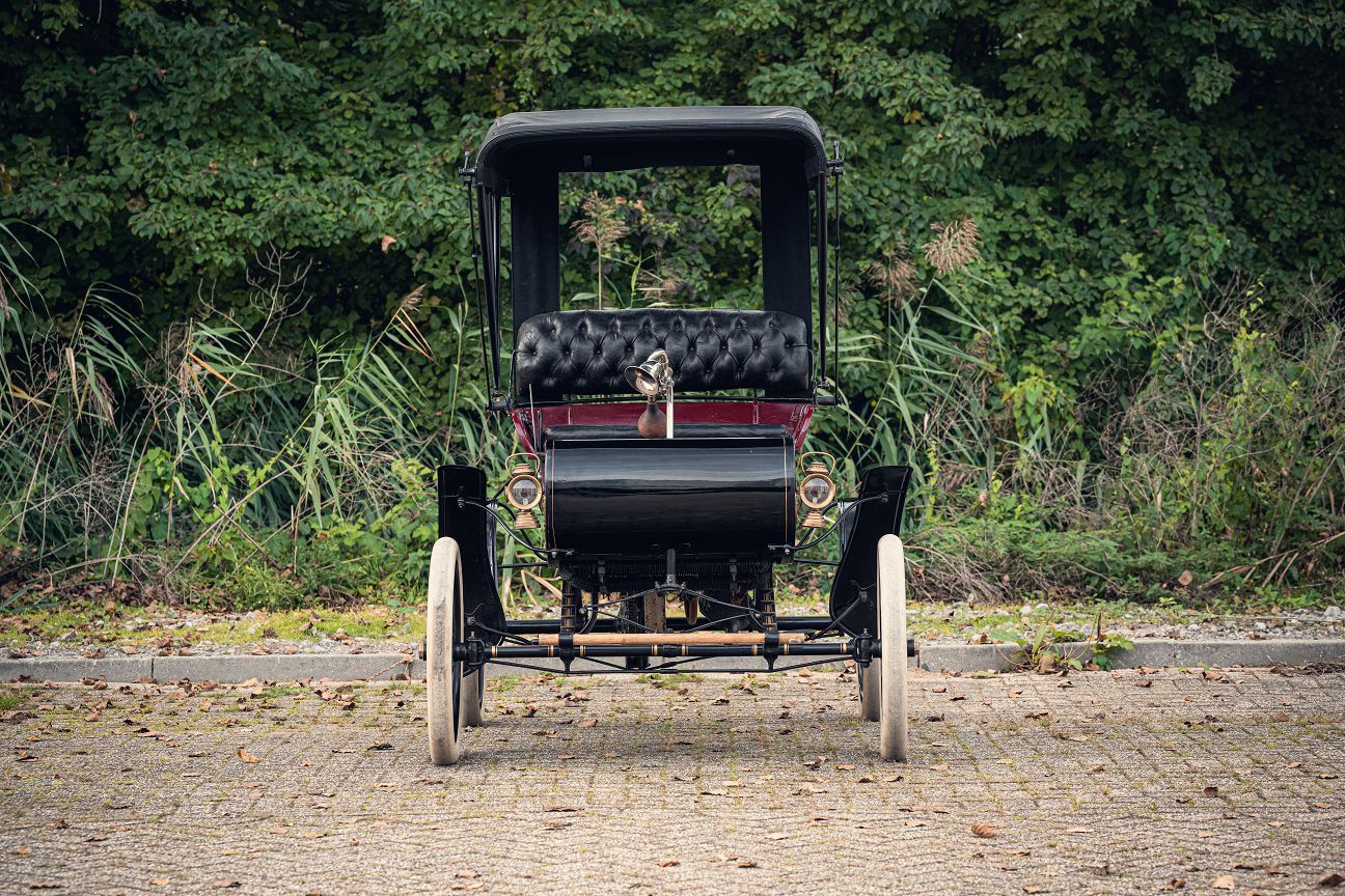Oldsmobile curved dash