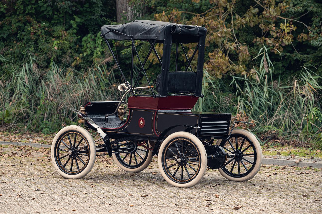 Oldsmobile curved dash