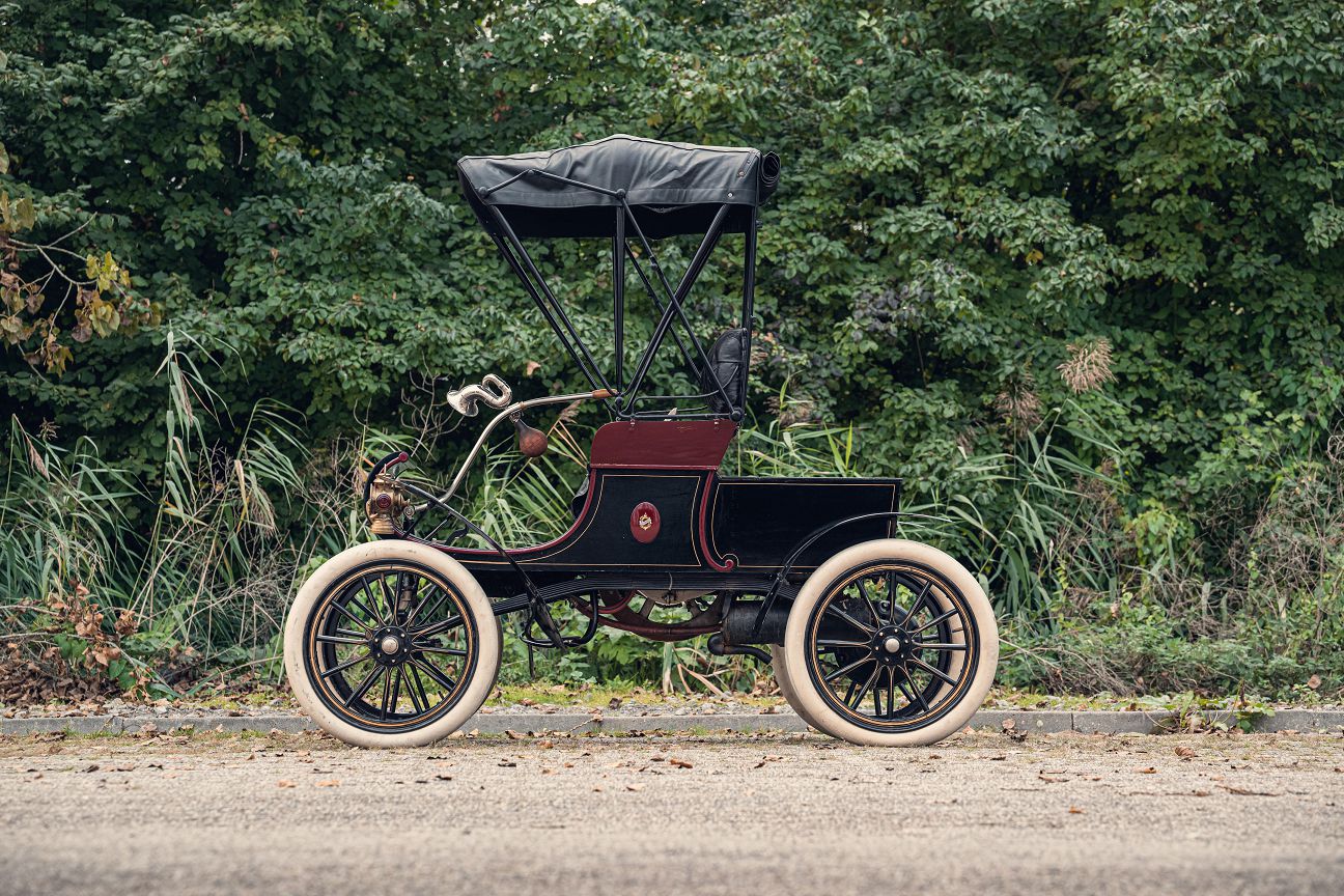 Oldsmobile curved dash